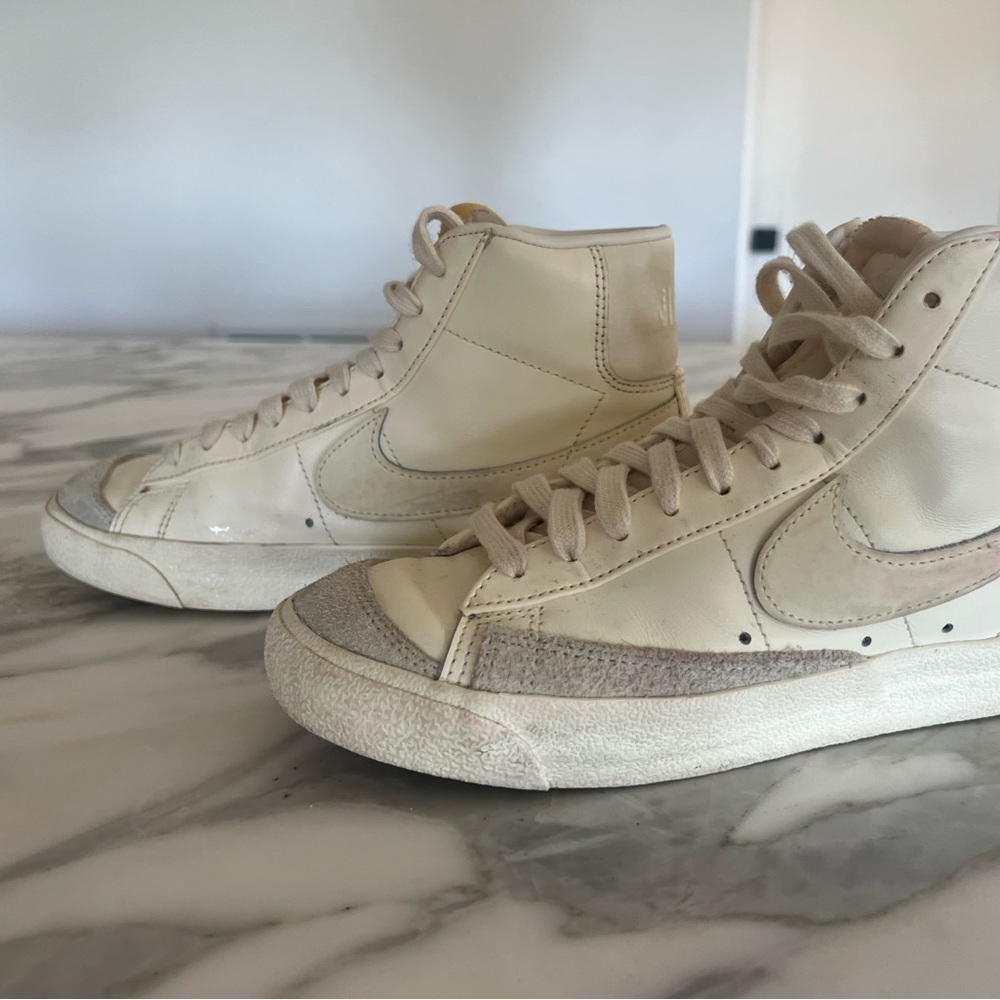 Women’s Nike Coconut Milk Blazers size 6.5